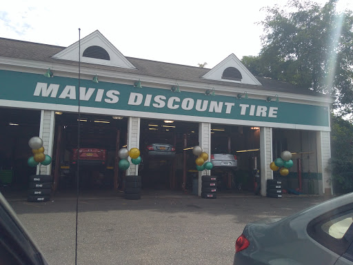 Tire Shop «Mavis Discount Tire», reviews and photos, 986 Montauk Hwy, Shirley, NY 11967, USA