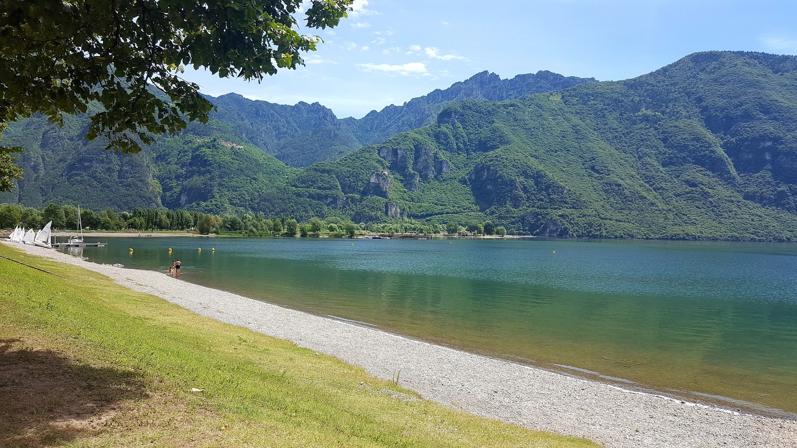 Fotografie cu Spiaggia Bagolino cu o suprafață de pietricele beige