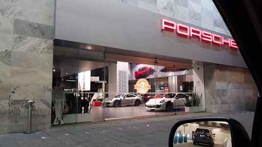 Porsche Santa Fe