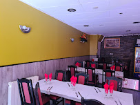Atmosphère du Restaurant indien RESTAURANT TANDOORI HOUSE VENiSSIEUX - n°13
