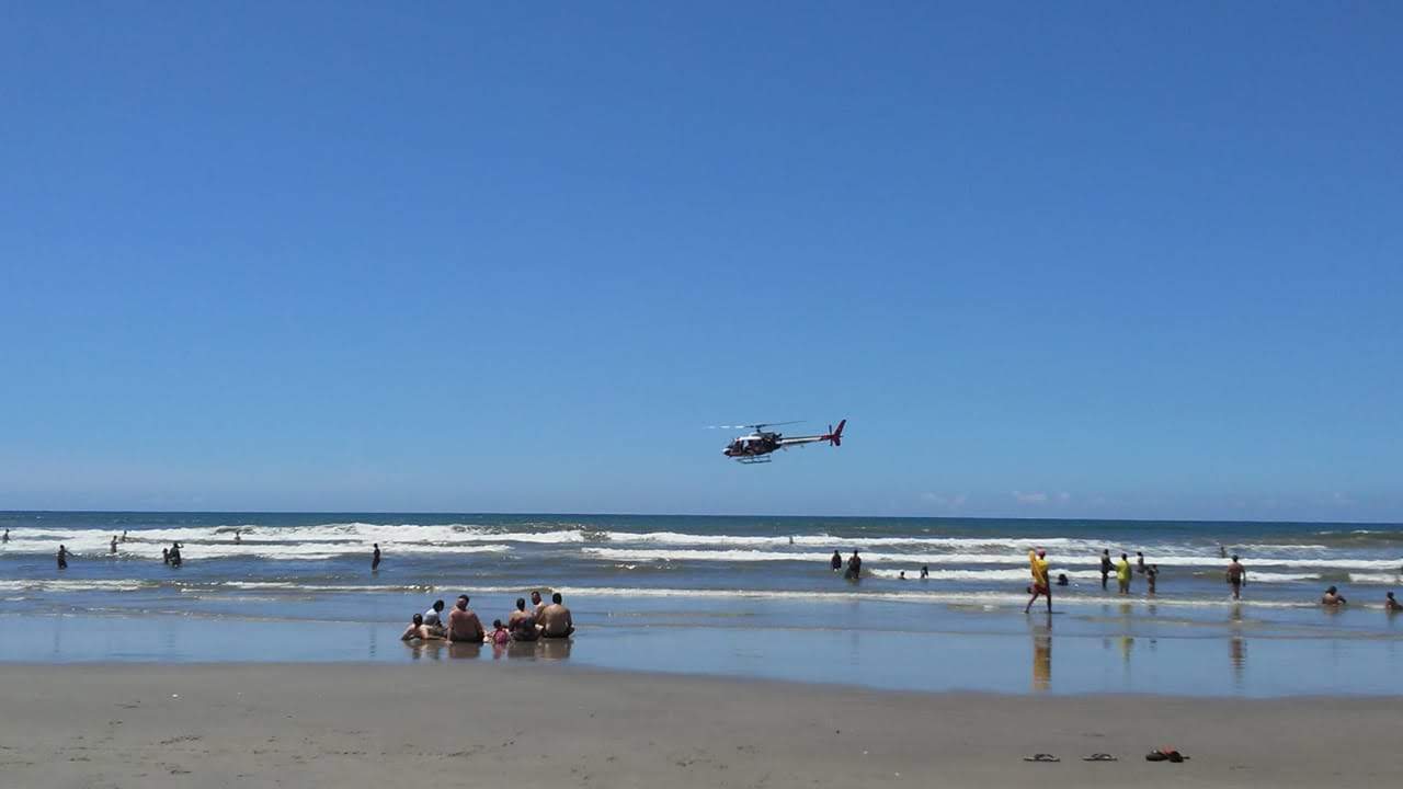 Foto de Praia de Vera Cruz com areia brilhante superfície