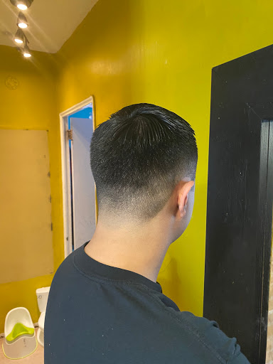 Barber Shop «Hills barber shop», reviews and photos, 7223 Austin St, Forest Hills, NY 11375, USA