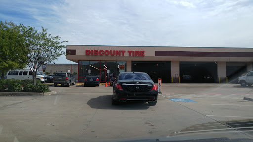 Tire Shop «Discount Tire», reviews and photos, 9099 Westheimer Rd, Houston, TX 77063, USA