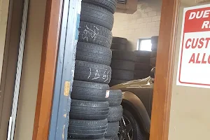 No Tire Over 25 Guys image