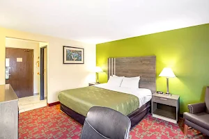 Norwood Inn & Suites Milwaukee image
