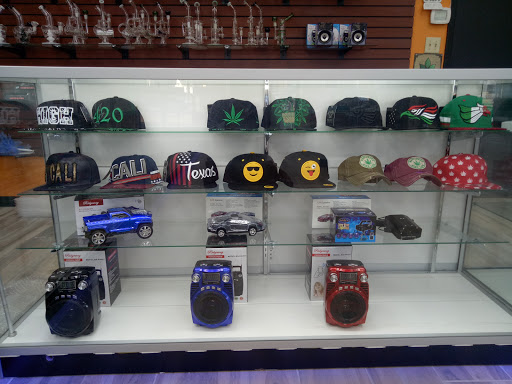 Tobacco Shop «Smoke Center In Longview», reviews and photos, 1016 W Loop 281 Suite # B, Longview, TX 75604, USA