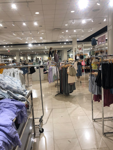 Clothing Store «Forever 21», reviews and photos, 651 Kapkowski Rd, Elizabeth, NJ 07201, USA