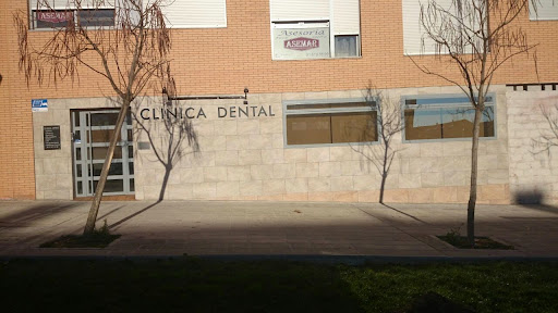 Clínica Dental Nahid Assadi en Villalbilla, Madrid