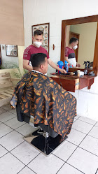 Barber Master ( Carlos Barber ) .