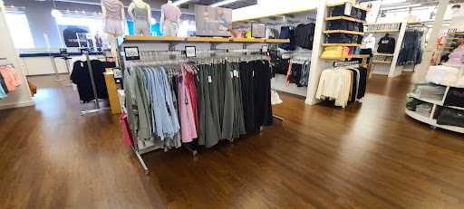 Clothing Store «Gap Outlet», reviews and photos, 8225 Vineland Ave, Orlando, FL 32821, USA