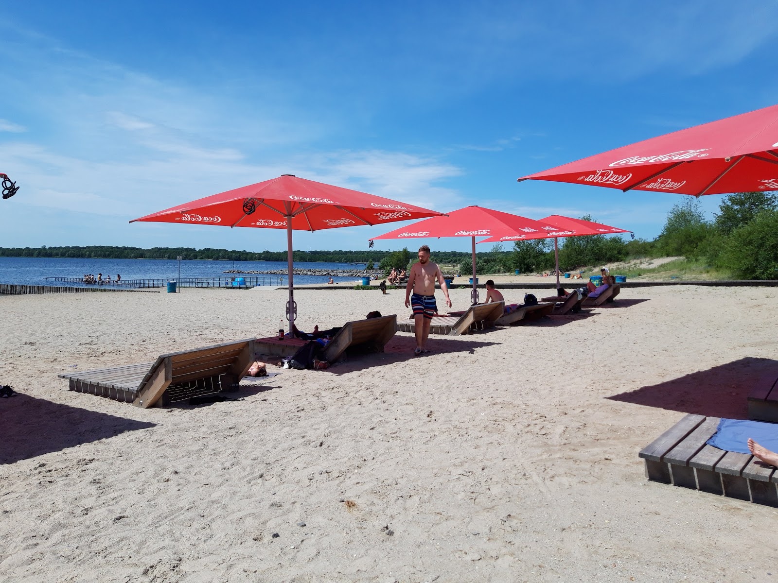 Fotografie cu Cospudener See Beach cu o suprafață de apa pură turcoaz