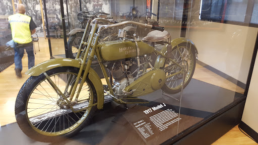 Harley-Davidson Dealer «Mathews Harley-Davidson», reviews and photos, 548 N Blackstone Ave, Fresno, CA 93701, USA