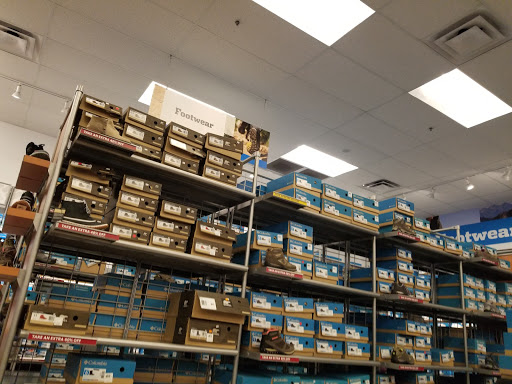 Sportswear Store «Columbia Sportswear Store - Gilroy, CA», reviews and photos, 681 Leavesley Rd d135, Gilroy, CA 95020, USA