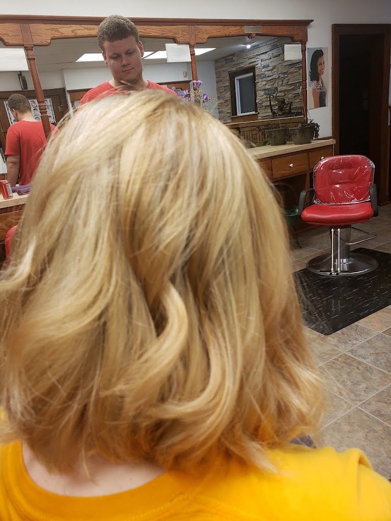 Headlines Hairstyling Salon Wichita, KS 67203 Services and Reviews