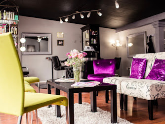 Tres Chic Hair And Nail Salon