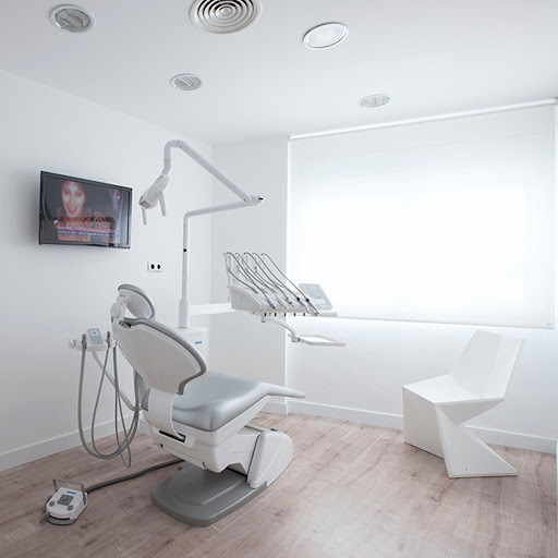 White Clínica Dental en Sant Boi de Llobregat, Barcelona