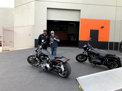 Harley-Davidson Dealer «Santa Clarita Harley-Davidson», reviews and photos, 21130 Centre Pointe Pkwy, Santa Clarita, CA 91350, USA