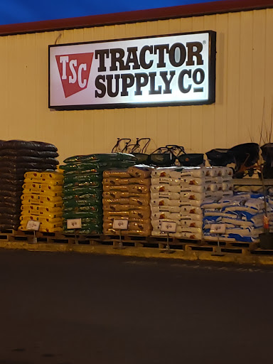 Home Improvement Store «Tractor Supply Co.», reviews and photos, 2385 E Market St, Harrisonburg, VA 22801, USA
