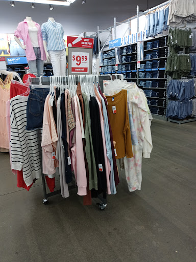 Clothing Store «Old Navy», reviews and photos, 15661 S Apopka Vineland Rd, Orlando, FL 32821, USA