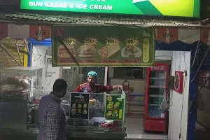 Karachi bun kabab & ice cream کراچی بن کباب اینڈ آئسکریم image