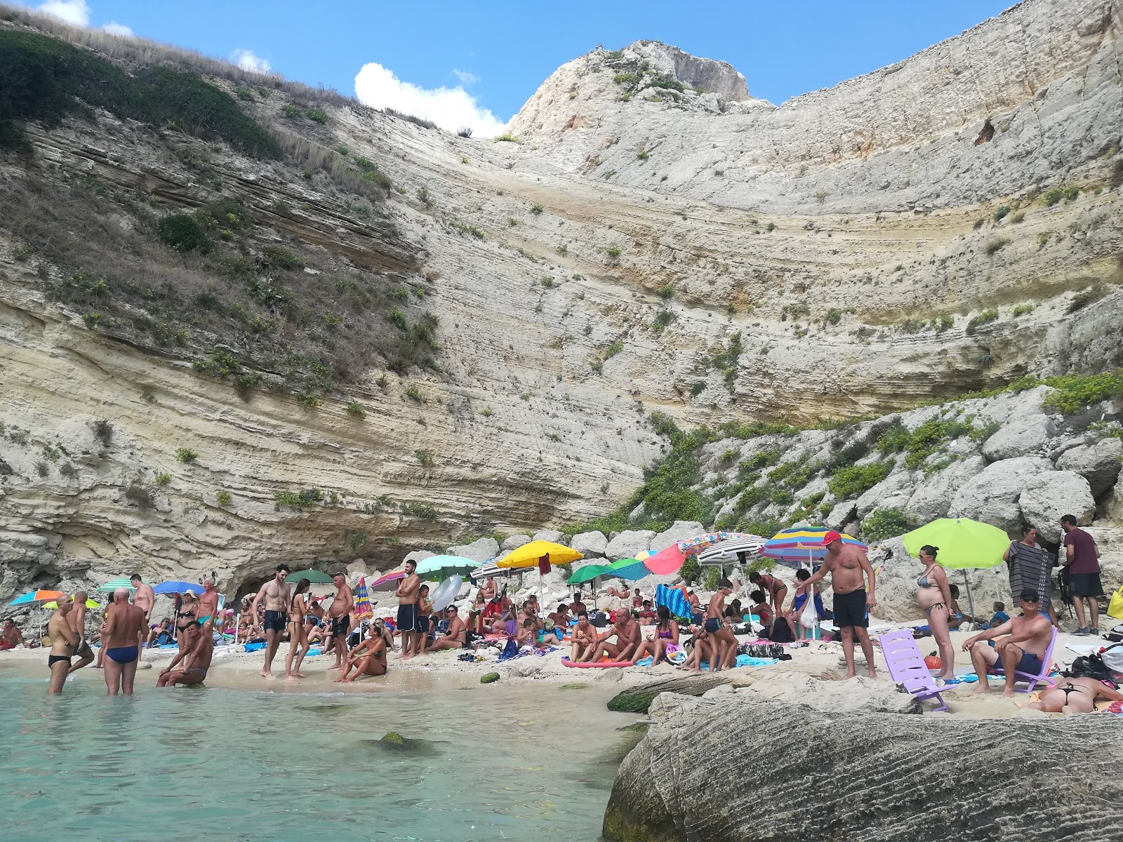 Foto von Spiaggia di Porto Miggiano wilde gegend
