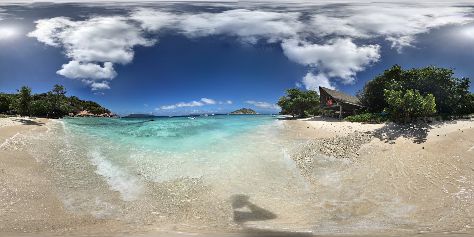 Fotografija Grande Soeur Beach II z turkizna čista voda površino