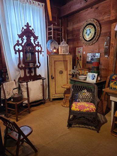 Antique Furniture Store «Hip and Humble», reviews and photos, 401 E Main St, Berryville, VA 22611, USA