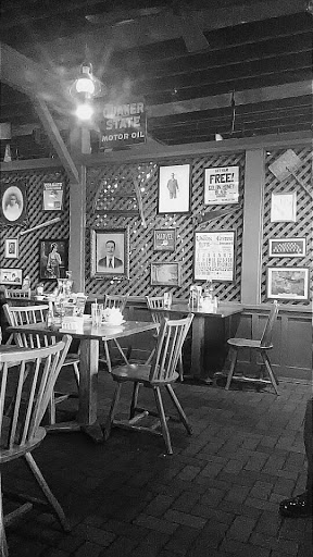 American Restaurant «Cracker Barrel Old Country Store», reviews and photos, 2421 Old Country Inn Dr, Caseyville, IL 62232, USA
