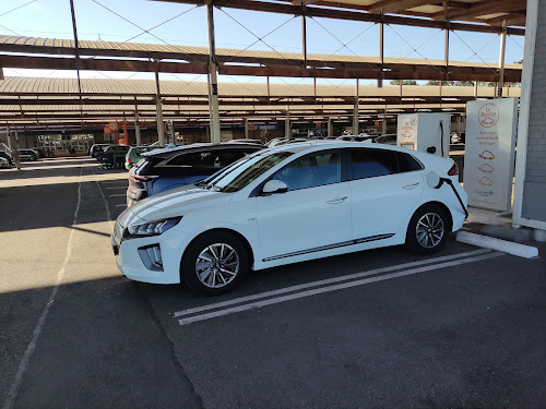 Borne de recharge de véhicules électriques Leclerc Charging Station Saint-Étienne-du-Rouvray