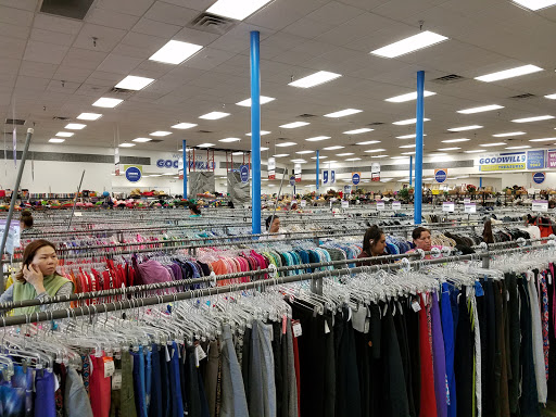 Thrift Store «43rd & Thunderbird Goodwill Retail Store & Donation Center», reviews and photos, 4147 W Thunderbird Rd, Phoenix, AZ 85053, USA