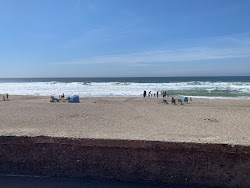 Nelscott Beach'in fotoğrafı dağlarla çevrili