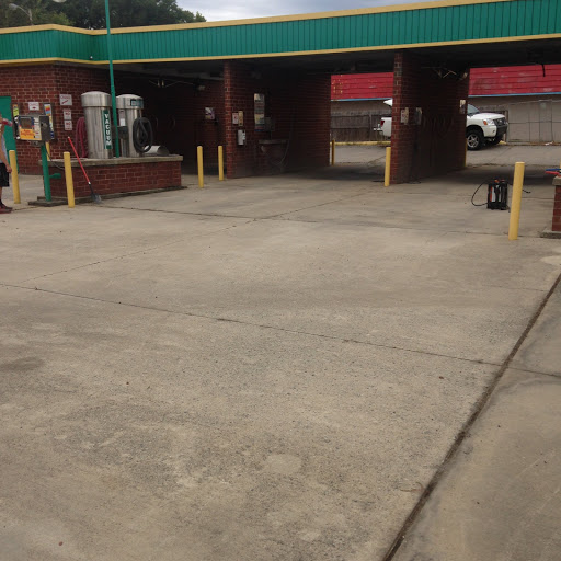 New Glow Car Wash en High Point