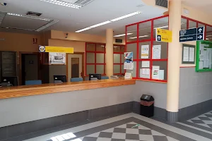 Centro de Salud de Pinos Puente image