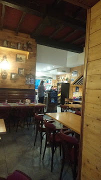 Atmosphère du Restaurant français Lou Cantou à Besse-et-Saint-Anastaise - n°9