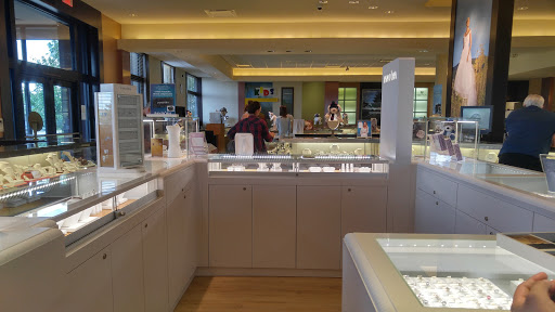 Jewelry Store «Jared The Galleria of Jewelry», reviews and photos, 300 Hylan Dr, Rochester, NY 14623, USA