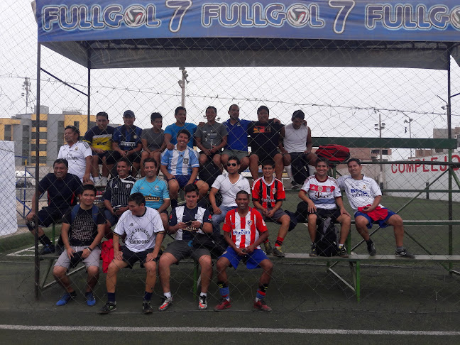 Opiniones de Campo de Fútbol La Bombonera en San Martín de Porres - Campo de fútbol