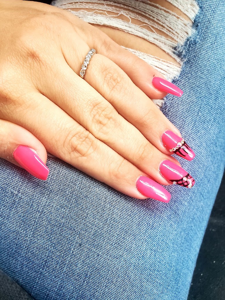L V Nails 40214