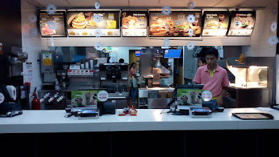 McDonald´s Carrera 58 #127-59 Locales 2128/2129 C.C. Bulevar, Bogotá, Cundinamarca, Colombia