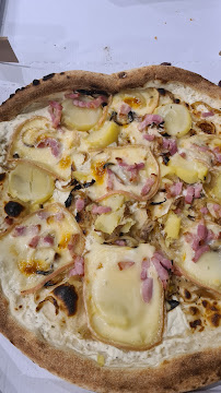 Plats et boissons du Pizzeria La Pizza du Village à Le Puy-Sainte-Réparade - n°3