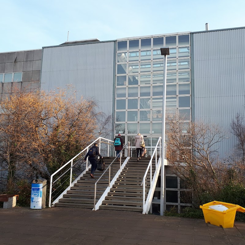 UCD School Of Electrical And Electronic Engineering