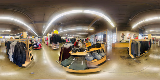 Shopping Mall «Gilroy Premium Outlets», reviews and photos, 681 Leavesley Rd, Gilroy, CA 95020, USA