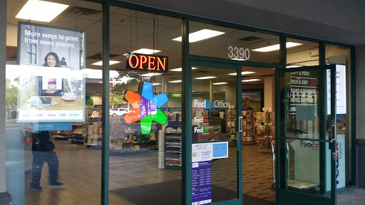 Print Shop «FedEx Office Print & Ship Center», reviews and photos, 3390 W Shaw Ave, Fresno, CA 93711, USA