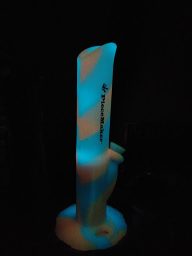 Tobacco Shop «Herb-N-Legend Smoke Shop», reviews and photos, 511 Pacific Ave, Long Beach, WA 98631, USA