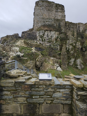 La roche Maurice à La Roche-Maurice