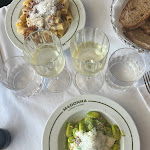 Photo n° 1 de l'avis de Maëlle. fait le 27/04/2024 à 13:59 pour Madonna à Paris