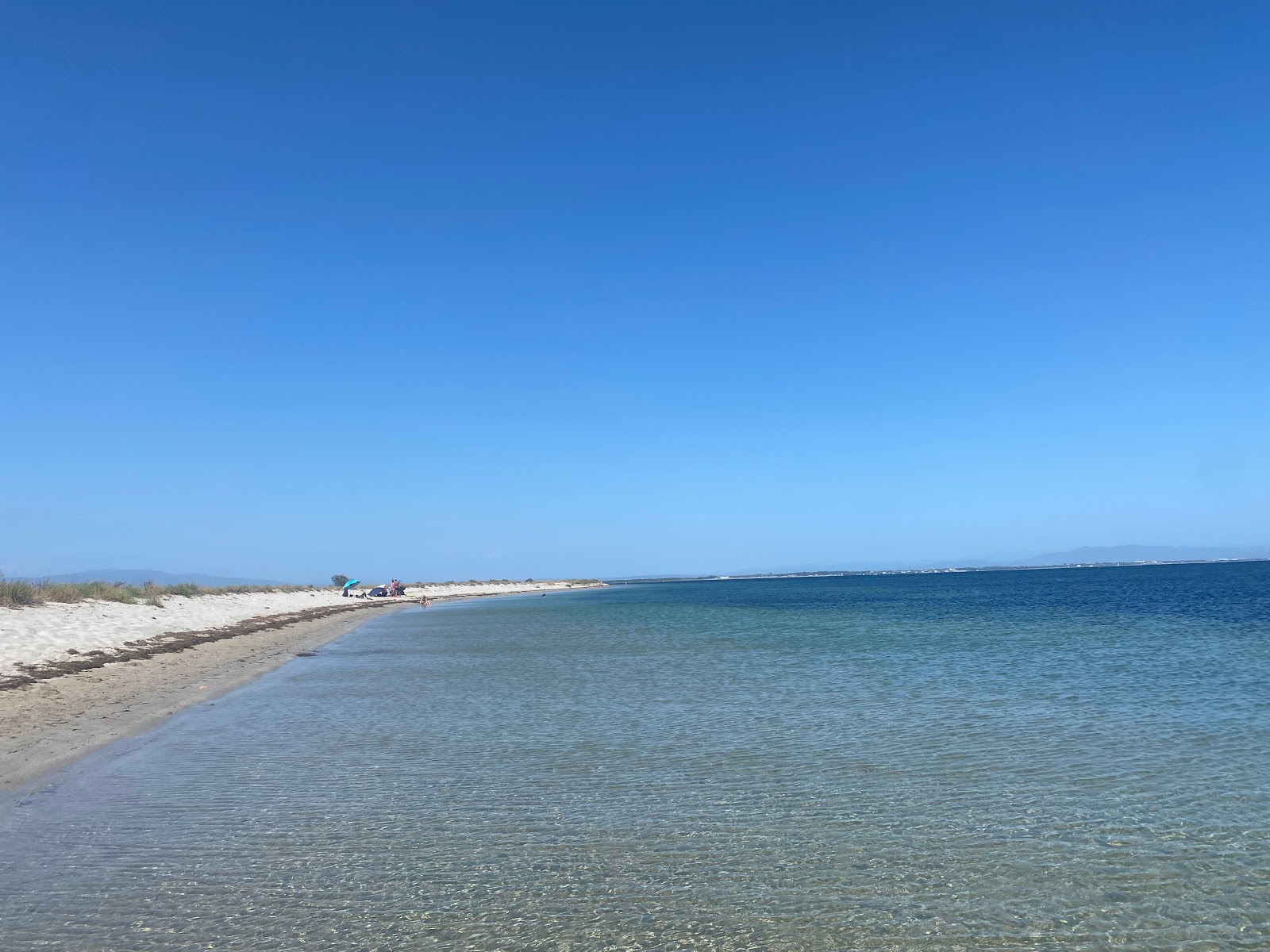 Foto av Spiaggia di Mare Morto med lång rak strand
