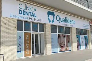 Clínica Dental Qualident Sant Joan Despí | Implantes Dentales | Ortodoncia | Invisalign image