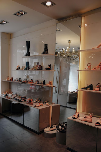 Magasin de chaussures Jonak Courcelles Paris