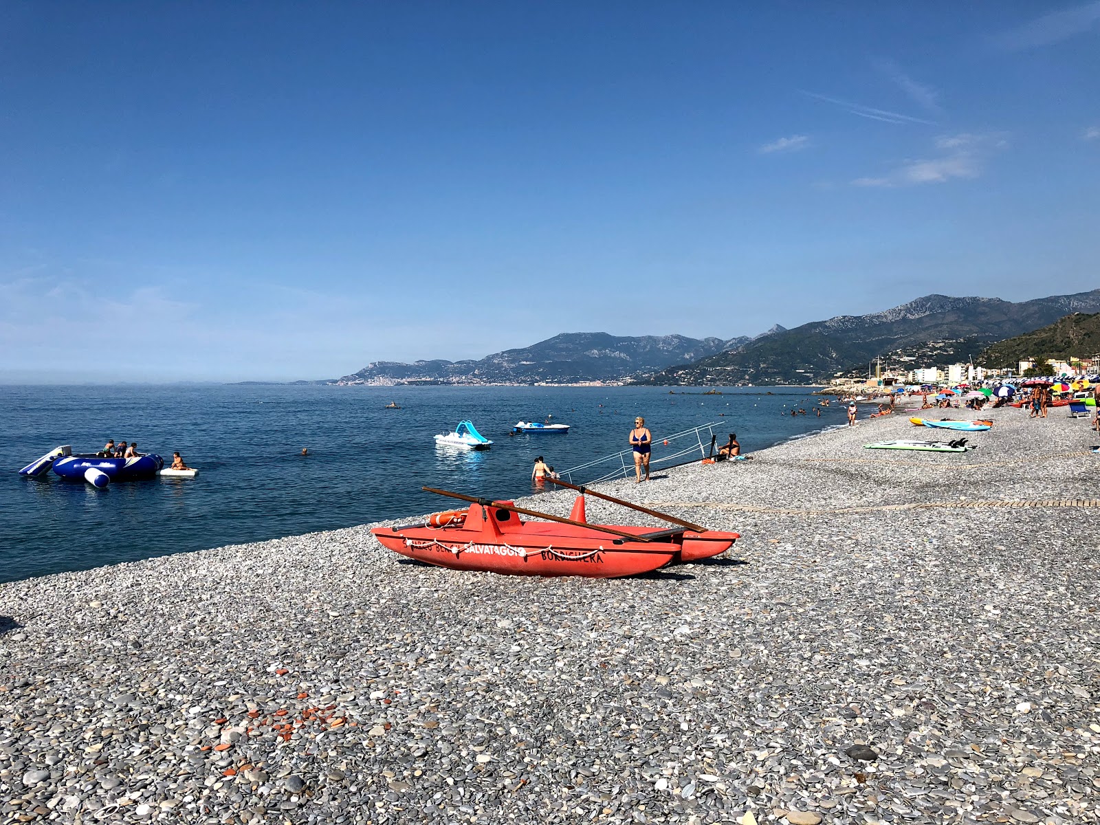 Foto von Spiaggia di Bordighera mit graue kiesel Oberfläche
