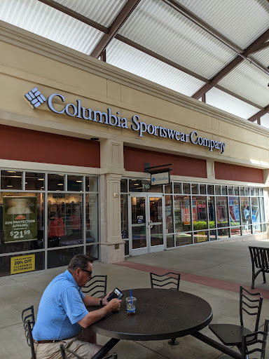 Sportswear Store «Columbia Sportswear Outlet Store at Tanger Outlets», reviews and photos, 4000 Arrowhead Blvd #710, Mebane, NC 27302, USA